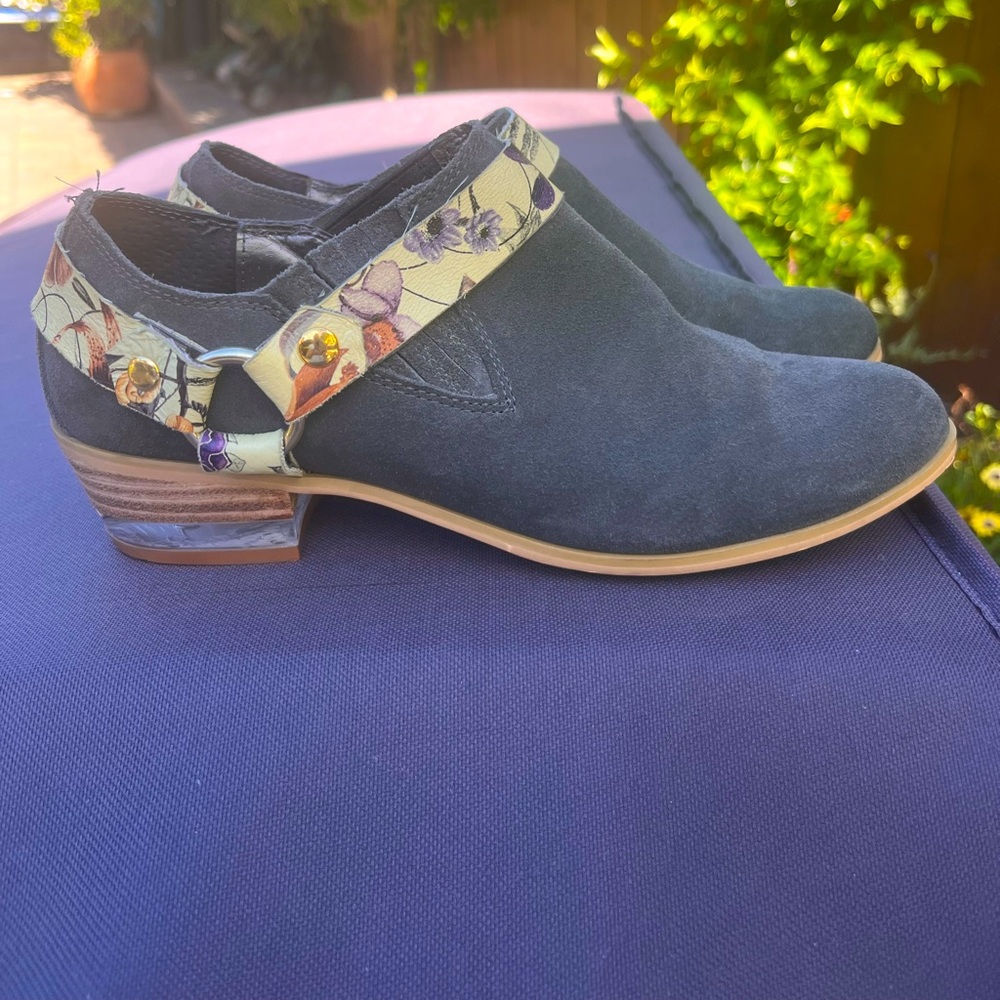 Farylrobin Ankle Boots: Charcoal Grey  Floral Motif Shoes - Women's size 6.5